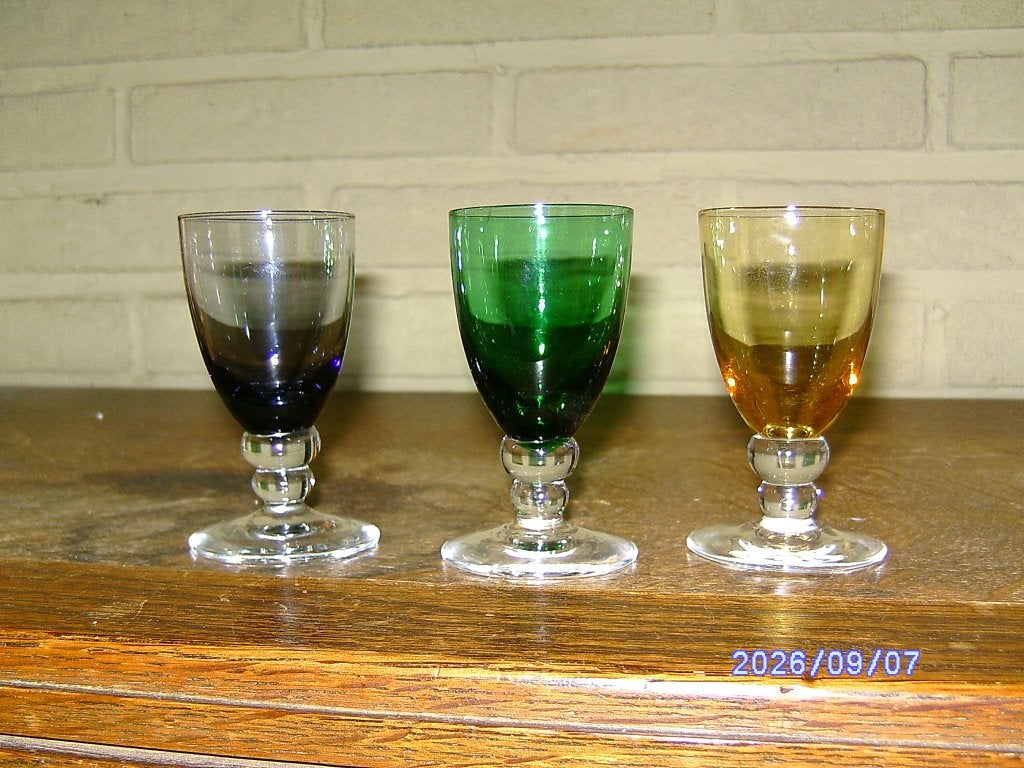 drie borrelglazen carnaval Max Verboeket Maastricht B3, Ophalen of Verzenden, Gebruikt, Borrel- of Shotglas