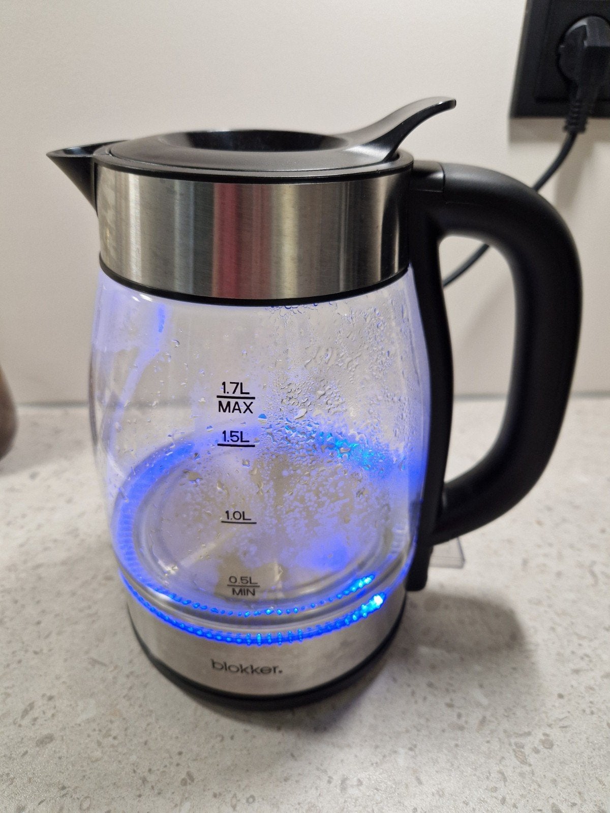 Blokker waterkoker 1,7 liter met blauwe LED verlichting, 1 tot 2 liter, Ophalen of Verzenden, Gebruikt, Rvs