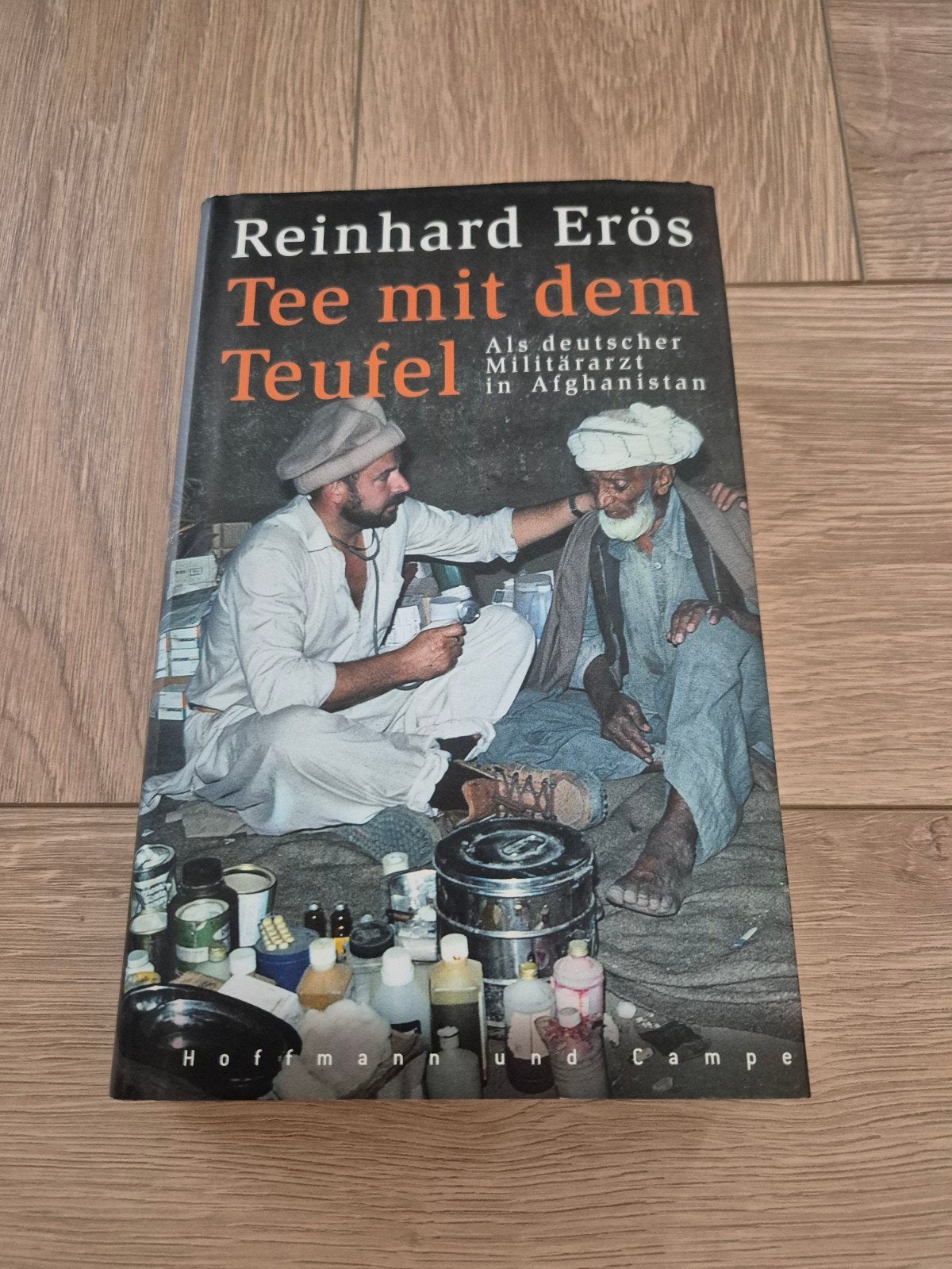 Tee mit dem Teufel - Reinhard Erös (Duits), Ophalen of Verzenden, Zo goed als nieuw, Reinhard Erös, Europa overig