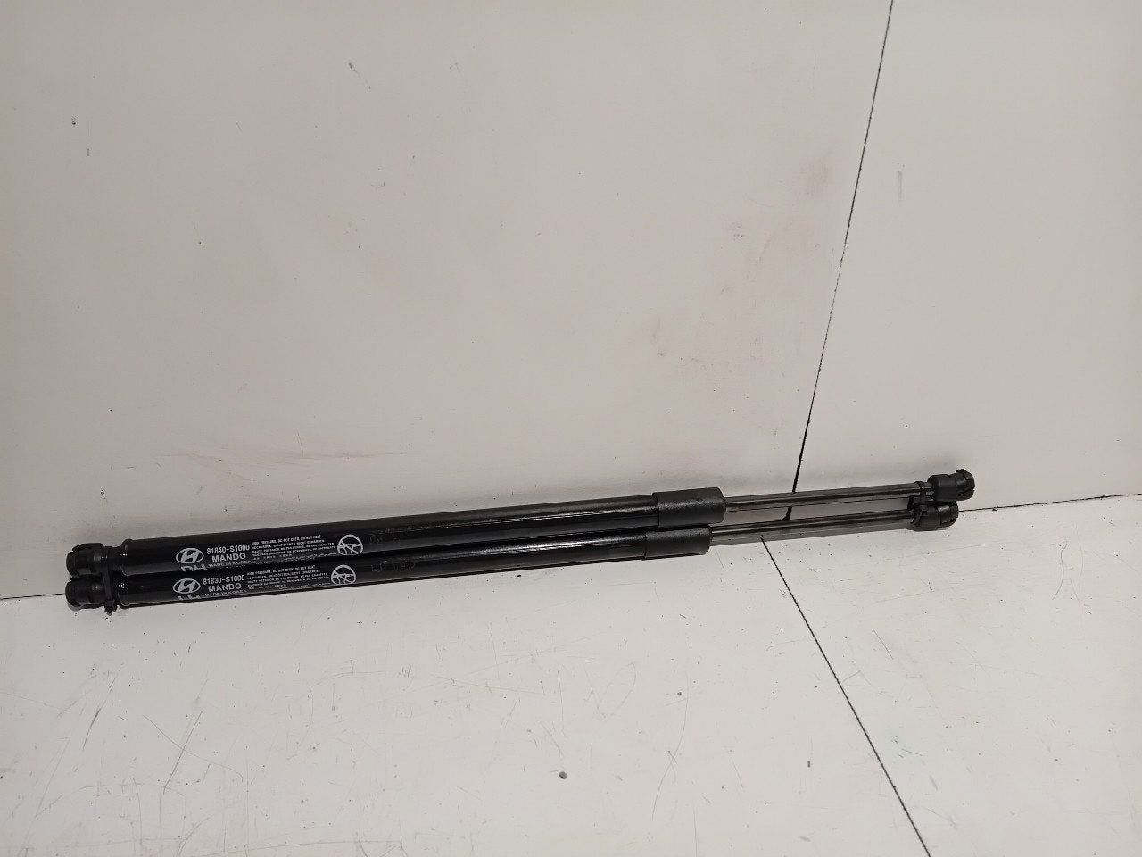 Gasdrukveerset achter Hyundai Santa Fe, Onderdelen@venauto.nl, Van der Ven Autorecycling B.V., Gebruikt, Ettenseweg 76, 4706 PB Roosendaal, The Netherlands