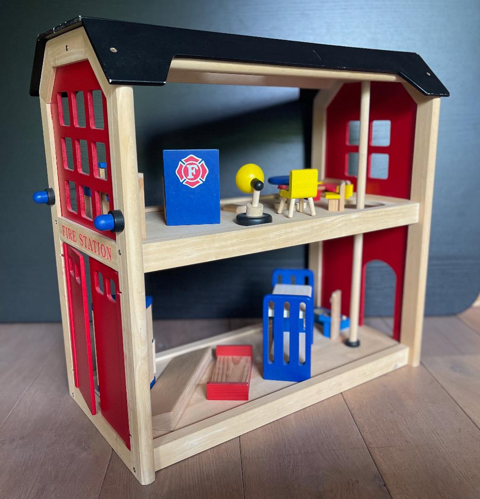 Mooie houten brandweerkazerne, Ophalen, Zo goed als nieuw, Overige typen