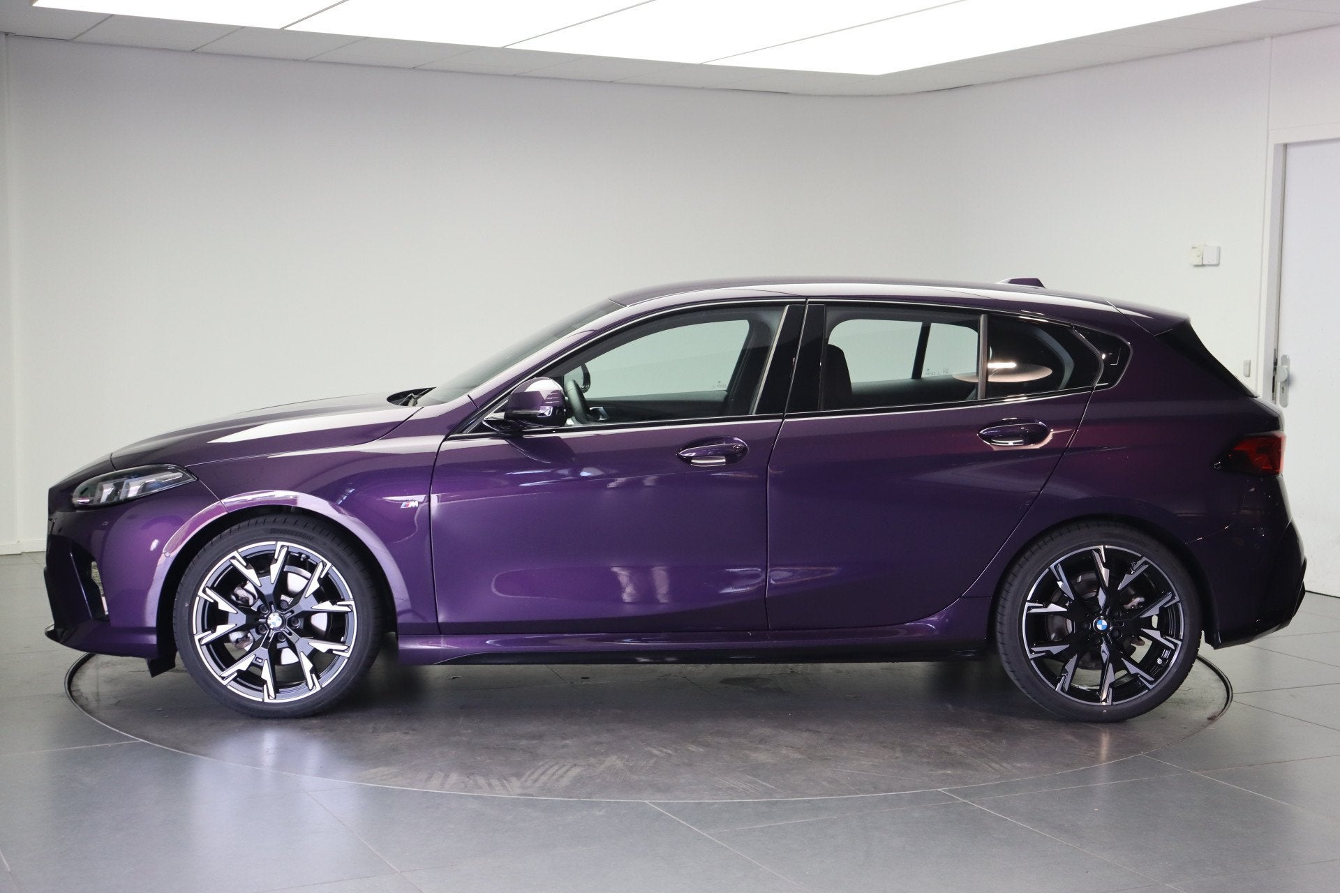 BMW 1 Serie 120 M Sport Automaat / Sportstoelen / Achteruitr, Gebruikt, Met garantie (alle), Metallic lak, Origineel Nederlands