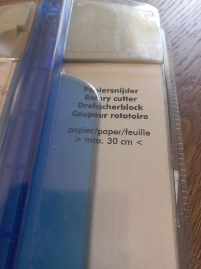 Papier  snijder, Ophalen of Verzenden, Gehele gezicht