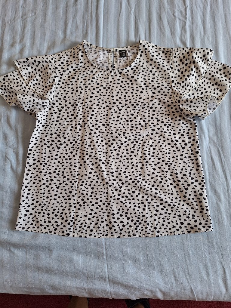Nieuw bloesje merk Shein maat L 40/42 wit met zwart, Kleding | Dames, Blouses en Tunieken, Maat 38/40 (M), Wit, Nieuw, Ophalen of Verzenden
