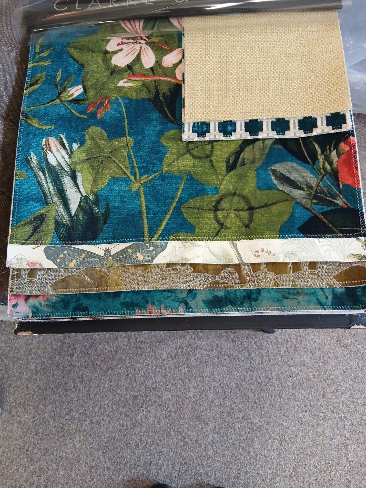 Clarke & Clarke Exotica Stoffenboek - Diverse Prints, Ophalen, Overige materialen, Meerkleurig, Zo goed als nieuw
