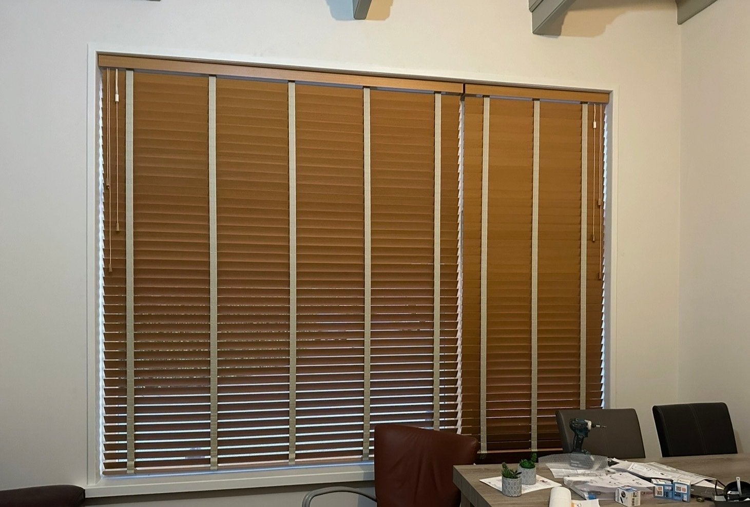 Houten jaloezieën ABACHI 65mm - 215.8 x 243 cm, Ophalen, Overige merken, Bruin, Hout