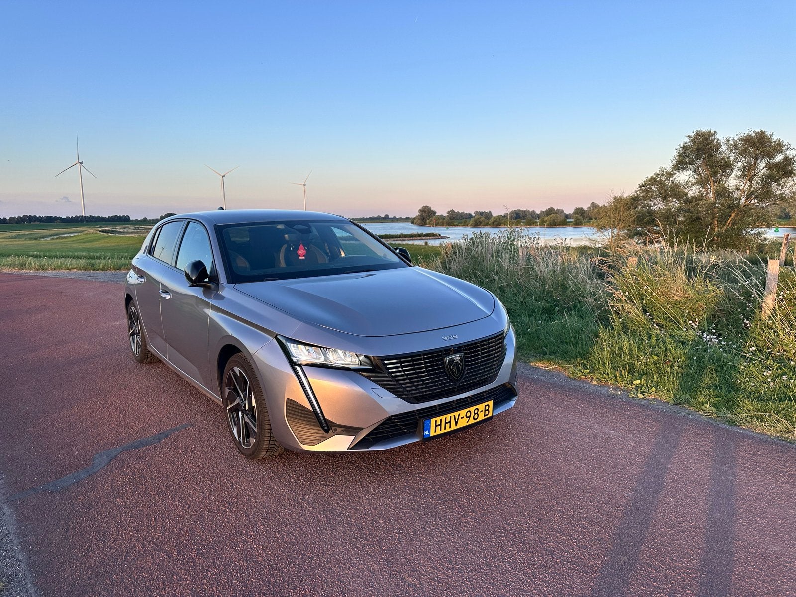 Peugeot 308 Allure 1.2 Puretech 130pk 2022 Grijs, Auto's, Voorwielaandrijving, 1199 cc, Handgeschakeld, 3 cilinders