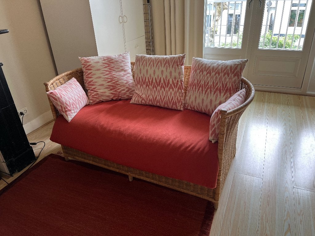 leuk rotan tweezits bankje met kussens, Huis en Inrichting, Banken | Bankstellen, Ophalen, Gebruikt, Minder dan 75 cm, Tweepersoons