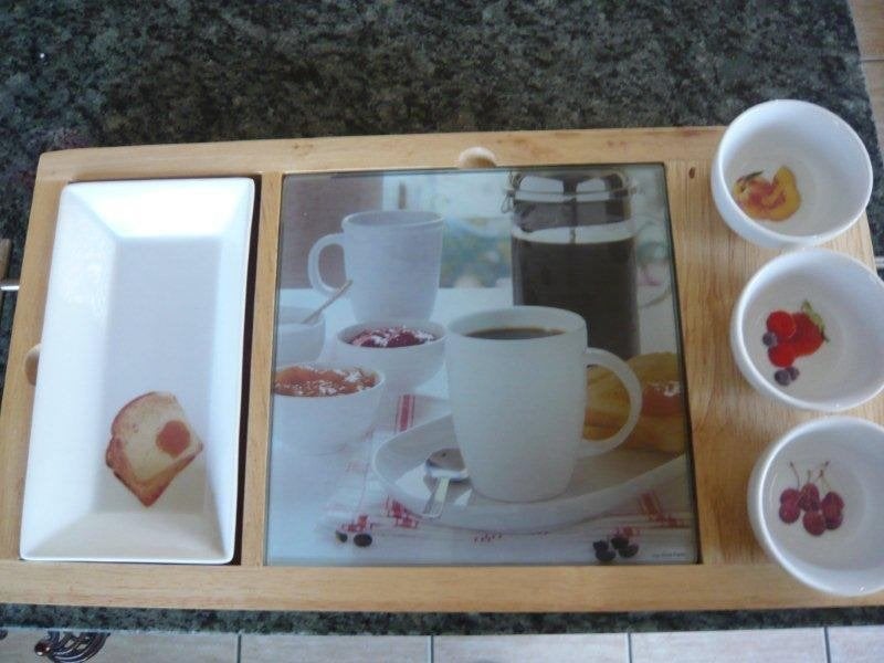 dienblad borrelset met schaaltjes snijplank lepels 24x34 cm, Ophalen of Verzenden, Zo goed als nieuw, Rechthoekig, Serveerplateau