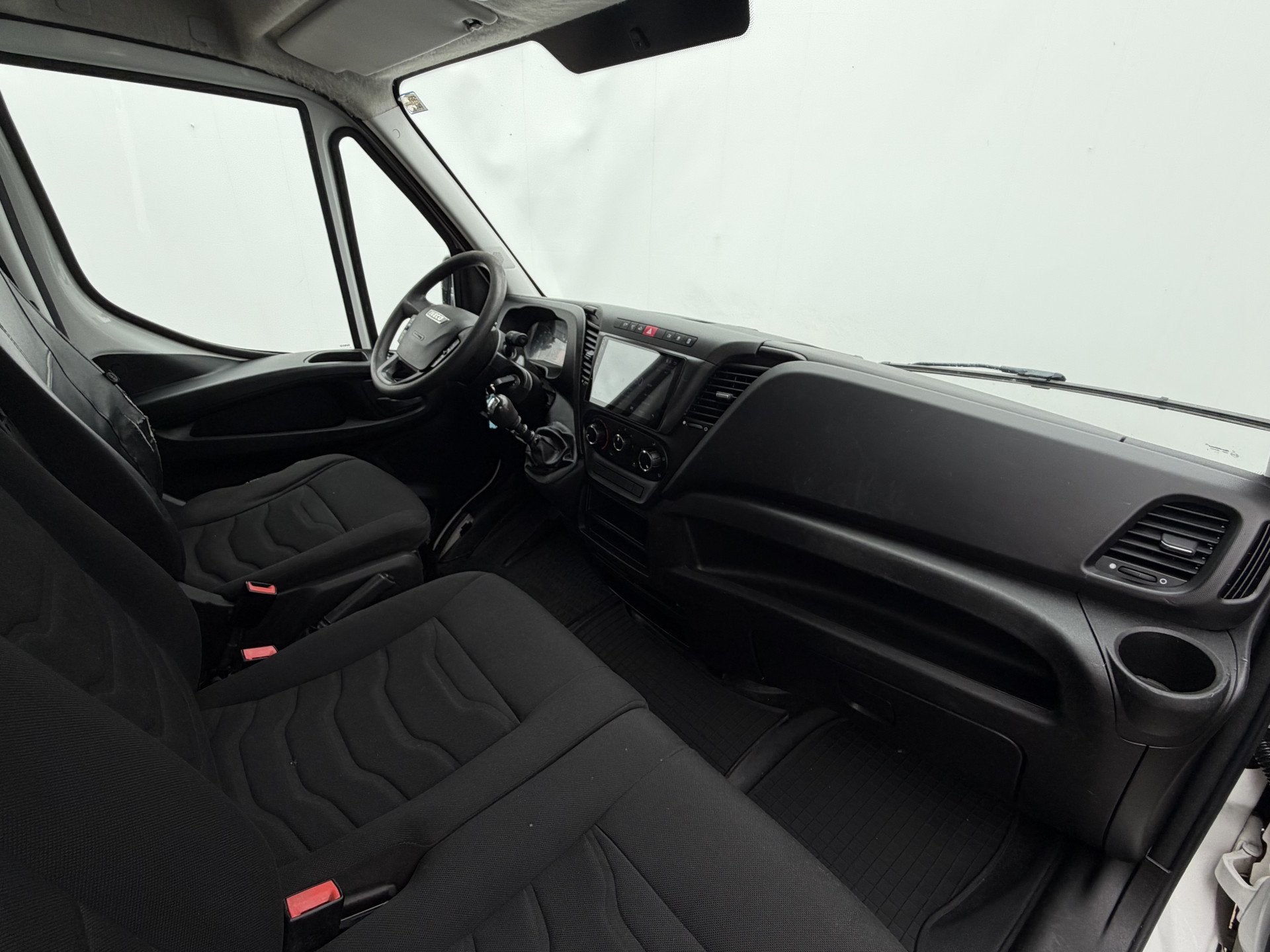 Iveco Daily 35S11V 2.3 300 H1 3-Zits Trekhaak Carplay Cruise, 13 km/l, Euro 5, Achterwielaandrijving, Gebruikt