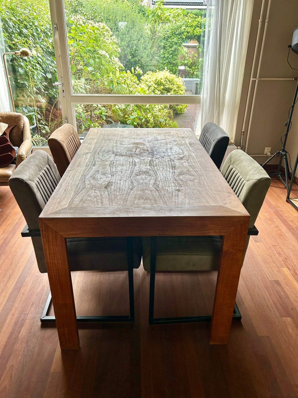 Robuuste houten eettafel met 4 stoelen, Ophalen, Gebruikt, 50 tot 100 cm, 150 tot 200 cm