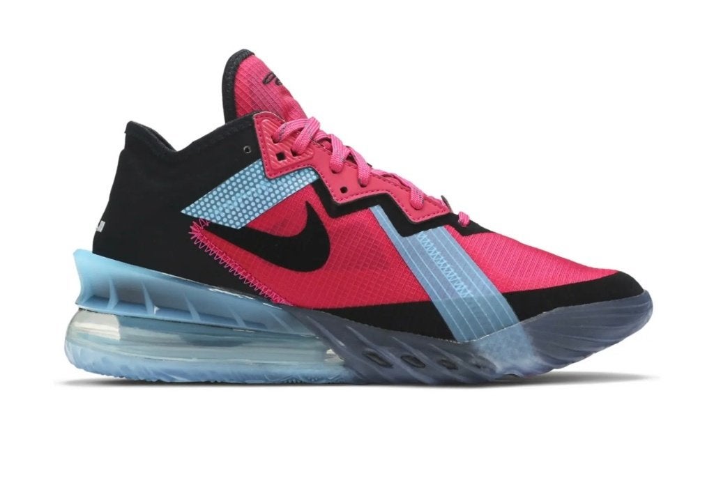 Nike - LeBron XVIII (18) LOW - Neon Nights - Maat 44, Sport en Fitness, Basketbal, Ophalen of Verzenden, Zo goed als nieuw, Overige typen