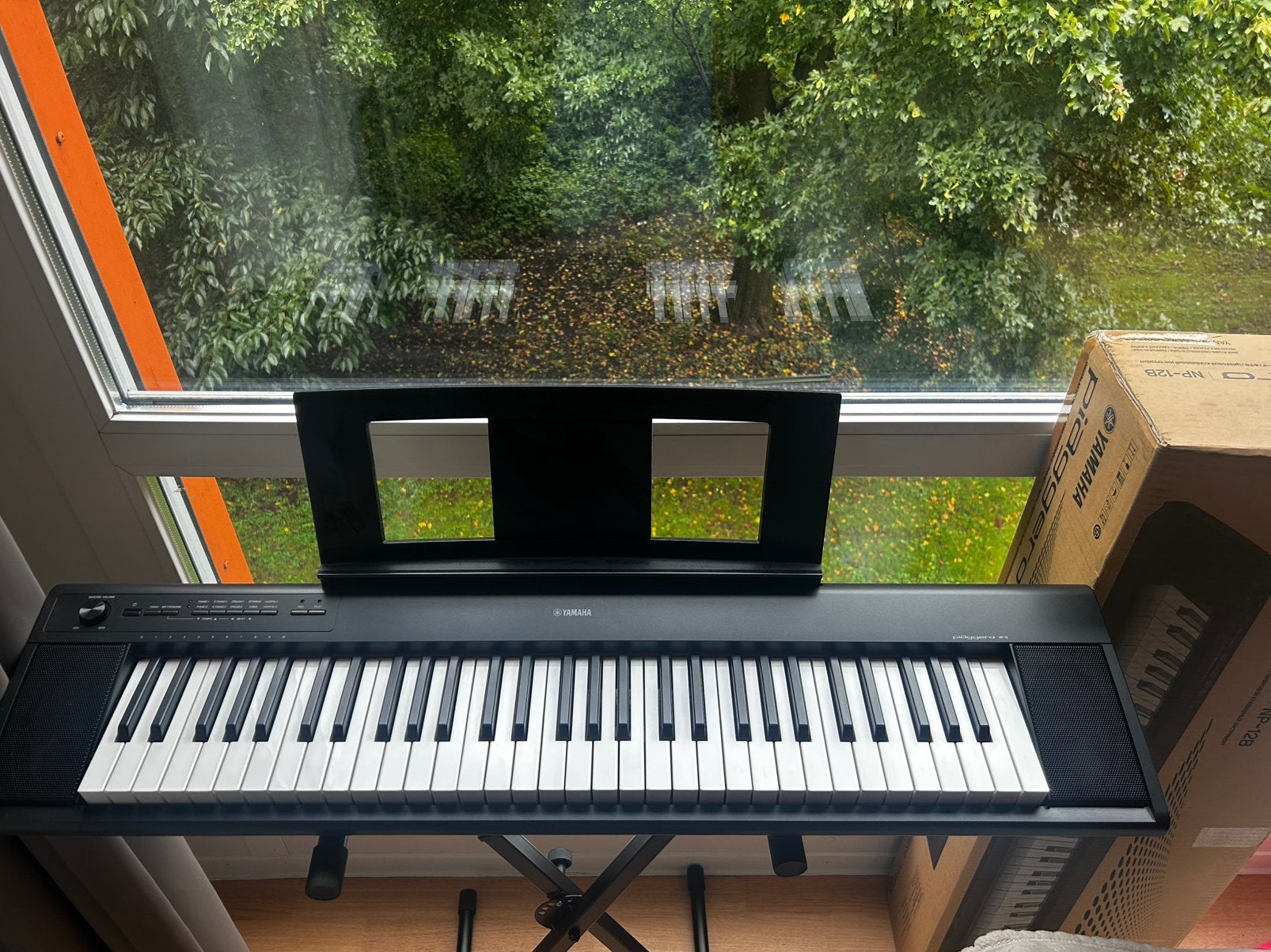 Foto 2 van Yamaha NP-12 Keyboard – 61 toetsen + accessoires