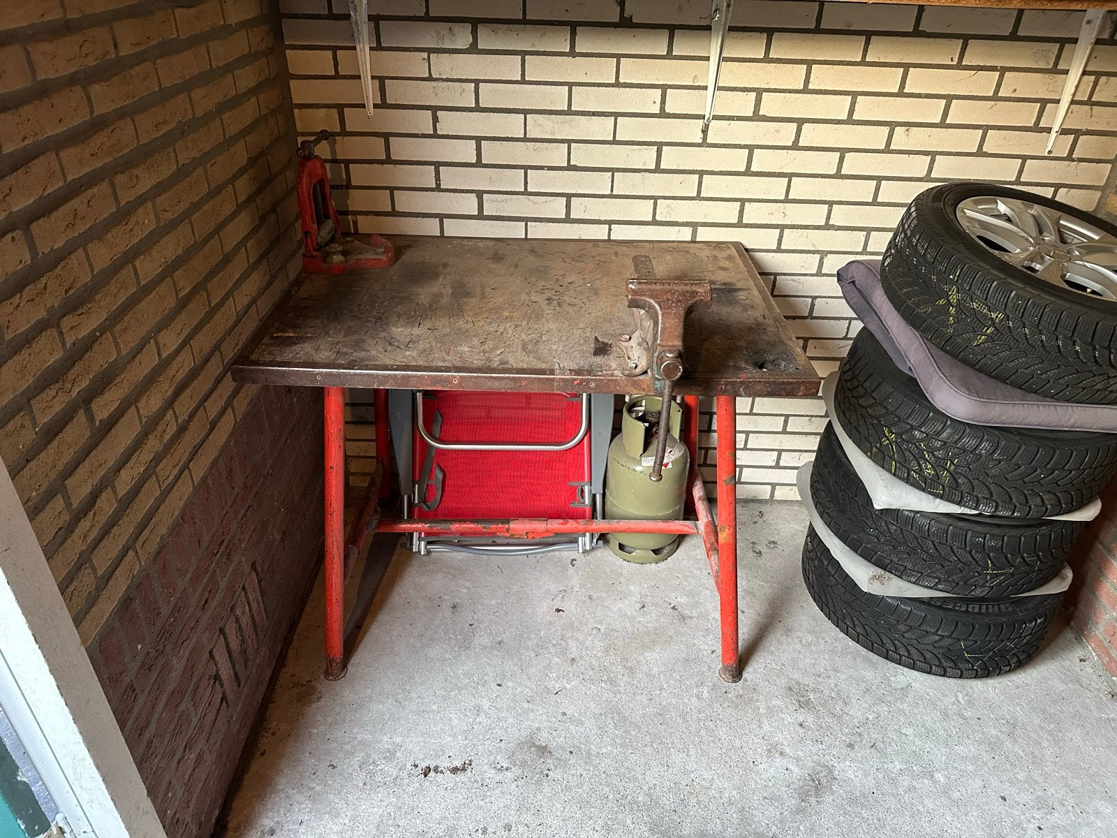 RIDGID Opklapbare Werkbank met Pijpklem en Bankschroef, Ophalen, Gebruikt, Minder dan 70 cm, Bankschroef
