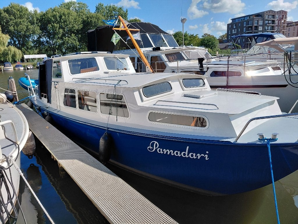 motorboot, platbodem, kajuitboot 10 x 3 meter, Watersport en Boten, 10 m, 70 cm, Gebruikt, Diesel