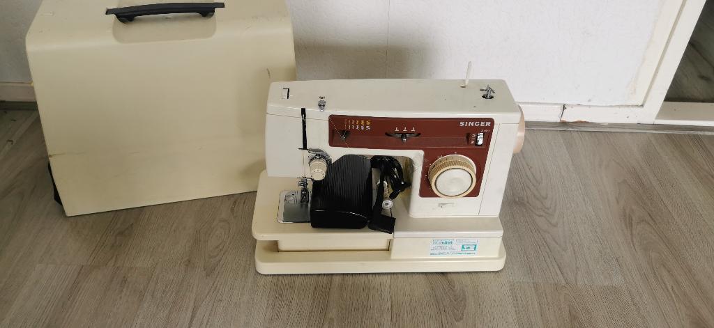 Naaimachine Singer 6104, Hobby en Vrije tijd, Naaimachines en Toebehoren, Gebruikt, Naaimachine, Singer, Ophalen of Verzenden