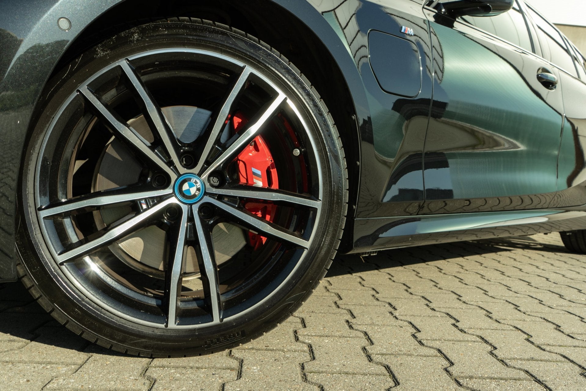 Foto 23 van BMW 3-serie Touring 320e M Sport PANO M-performance 19 Inch