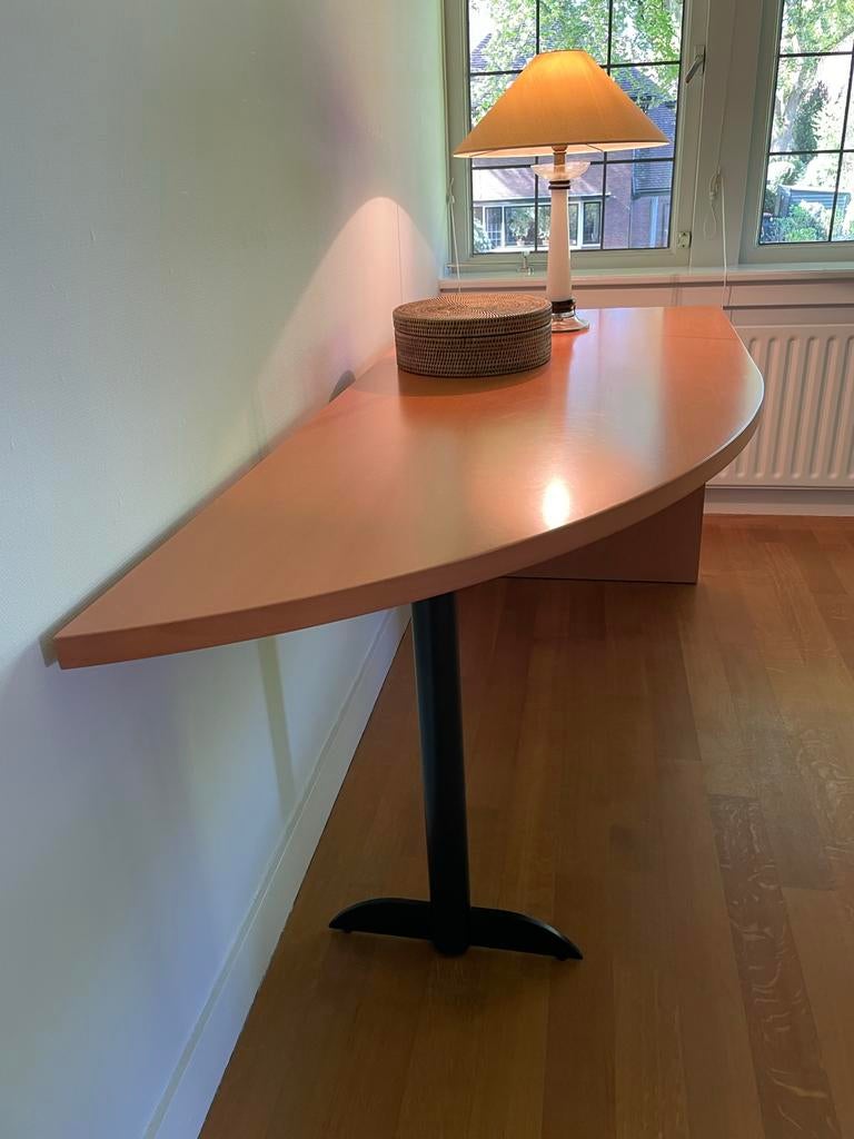 Modern halfrond bureau met metalen poot, Ophalen, Overige typen, Hout, Bruin