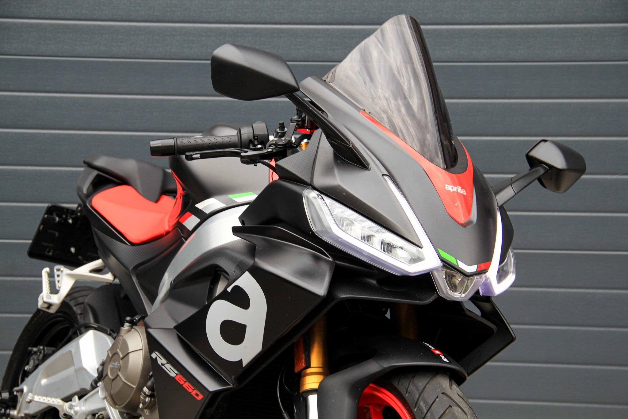 Aprilia RS 660 | Apex Black | Nieuwstaat! | A2, Motoren, ABS, Super Sport, Minervum 7272
4817 ZM  Breda, NL, Customer_service@piaggio.com