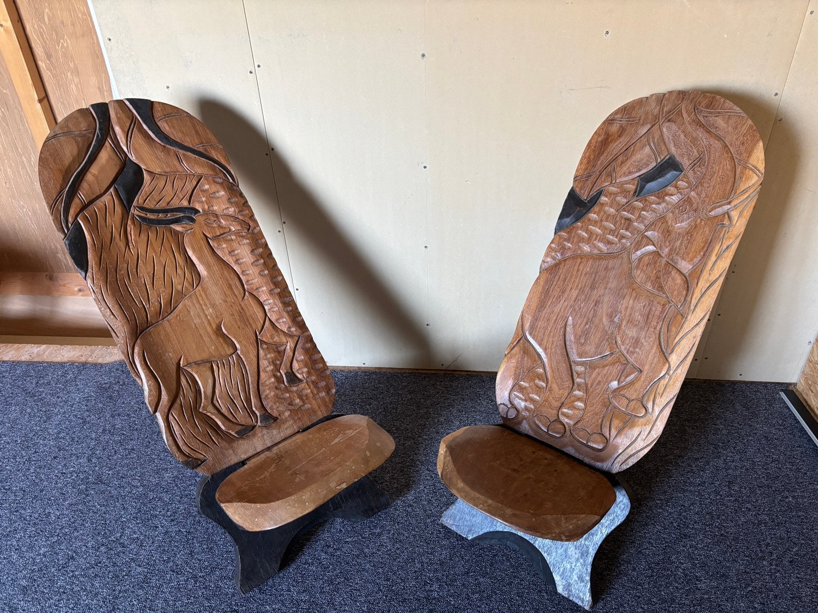 Unieke handgesneden houten stoelen met dierenmotieven, Overige typen, Hout, Bruin, Overige stijlen