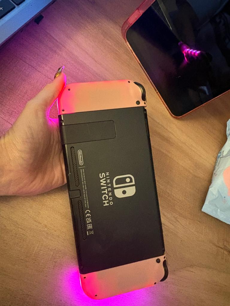 Nintendo switch roze, Spelcomputers en Games, Spelcomputers | Nintendo Switch, Ophalen of Verzenden, Zo goed als nieuw, Met 2 controllers