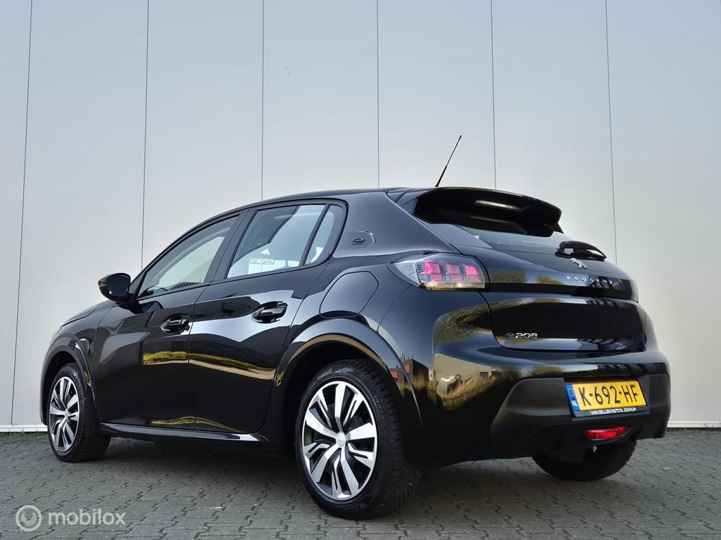 PEUGEOT E-208 EV ACTIVE 50 KWH/FULL LED/PDC/CARPLAY/NAVI/CLI, Parkeersensor, 136 pk, Gebruikt, Zwart