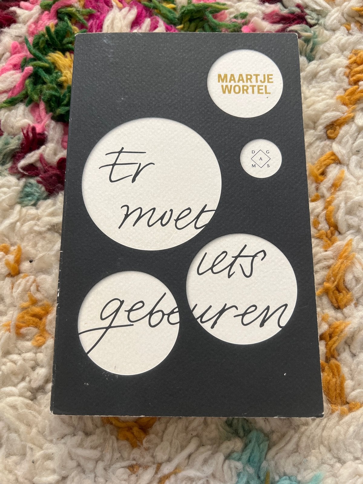 Maartje Wortel - Er moet iets gebeuren, Ophalen of Verzenden, Zo goed als nieuw, Nederland