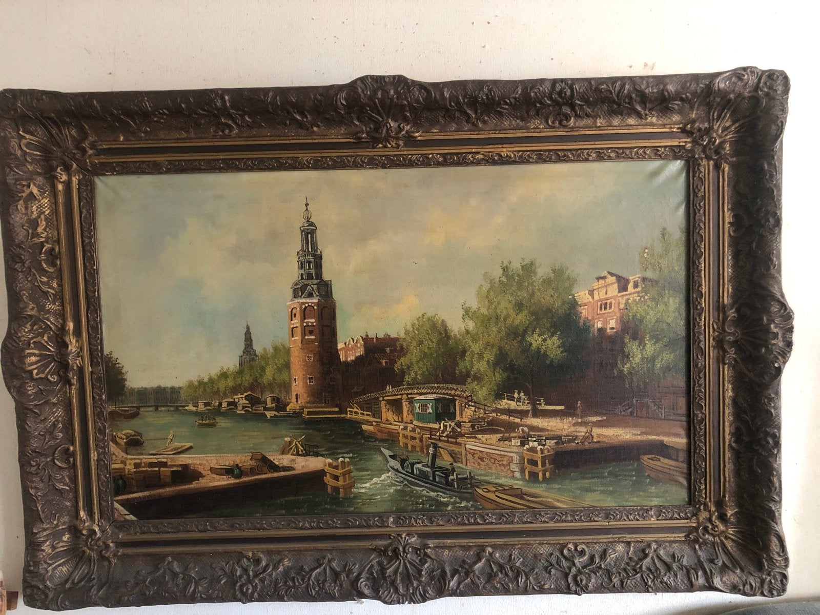 Klassiek schilderij van Amsterdamse gracht met toren, Doek, Ophalen of Verzenden, Olieverf, Klassiek