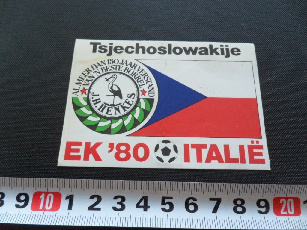 sticker EK '80  Italië  Tjjechoslowakije  Henkes jenever, Ophalen, Zo goed als nieuw