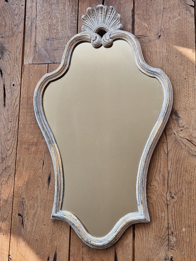 Mid Century kuifspiegel in klassieke houten lijst., Huis en Inrichting, Minder dan 50 cm, Ophalen of Verzenden, Zo goed als nieuw
