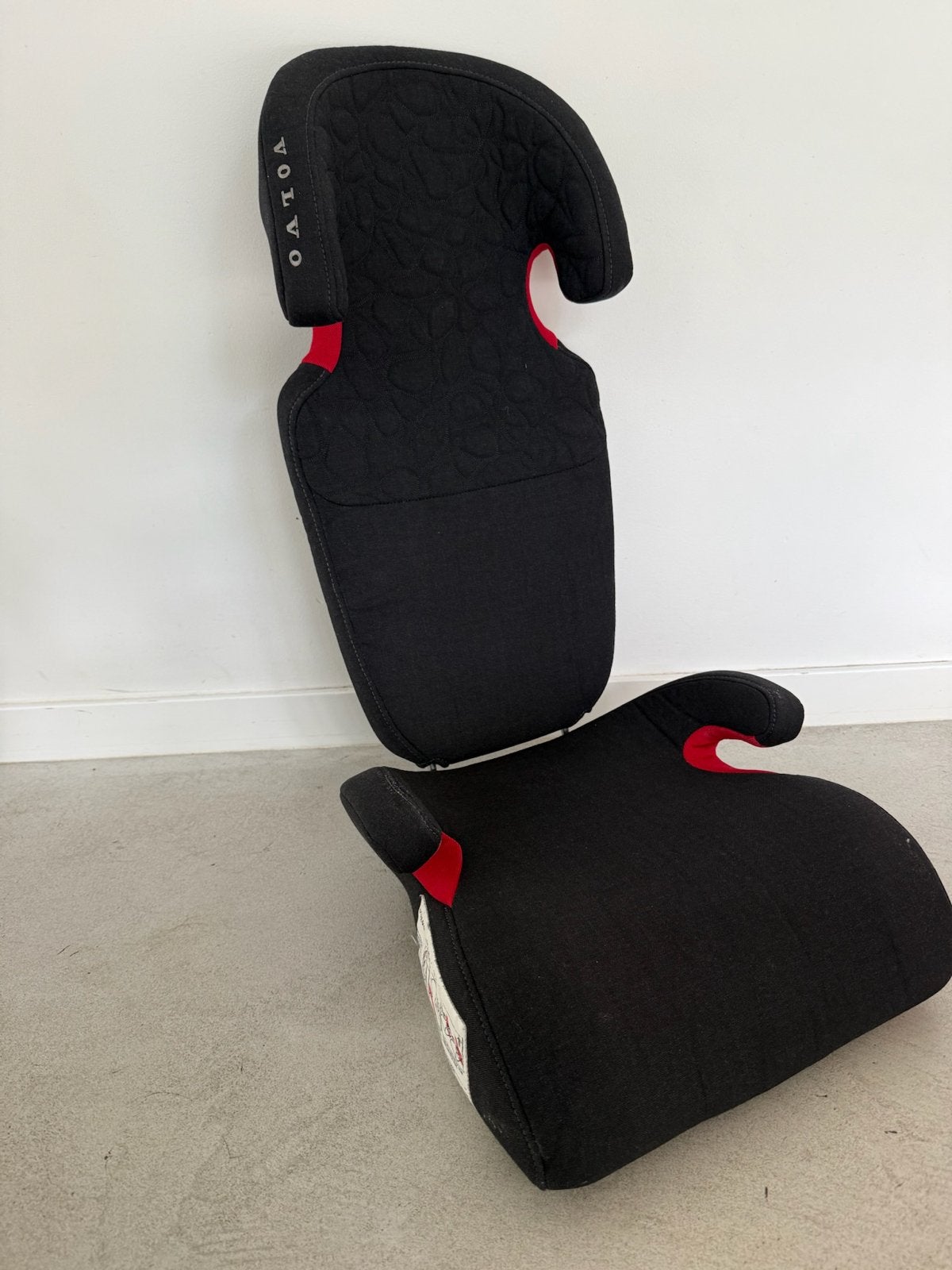 Volvo kinderzitje/zitverhoger - Zwart/Rood, Overige merken, 15 t/m 36 kg, Afneembare rugleuning, Ophalen of Verzenden