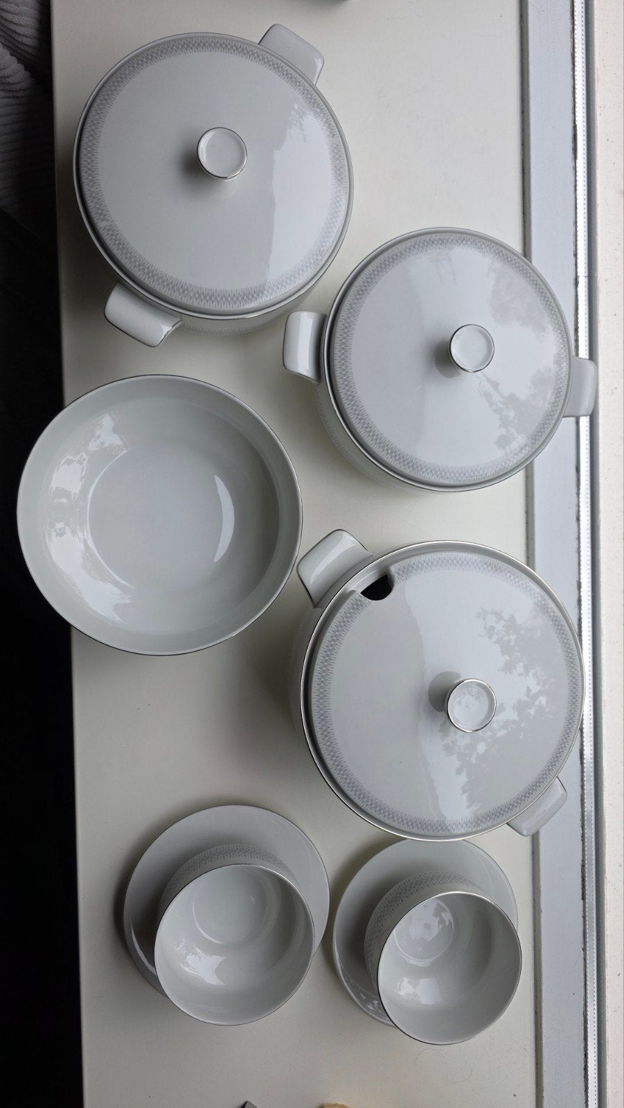 Prachtig wit servies met zilveren rand - Compleet, Ophalen, Zo goed als nieuw, Modern, Porselein