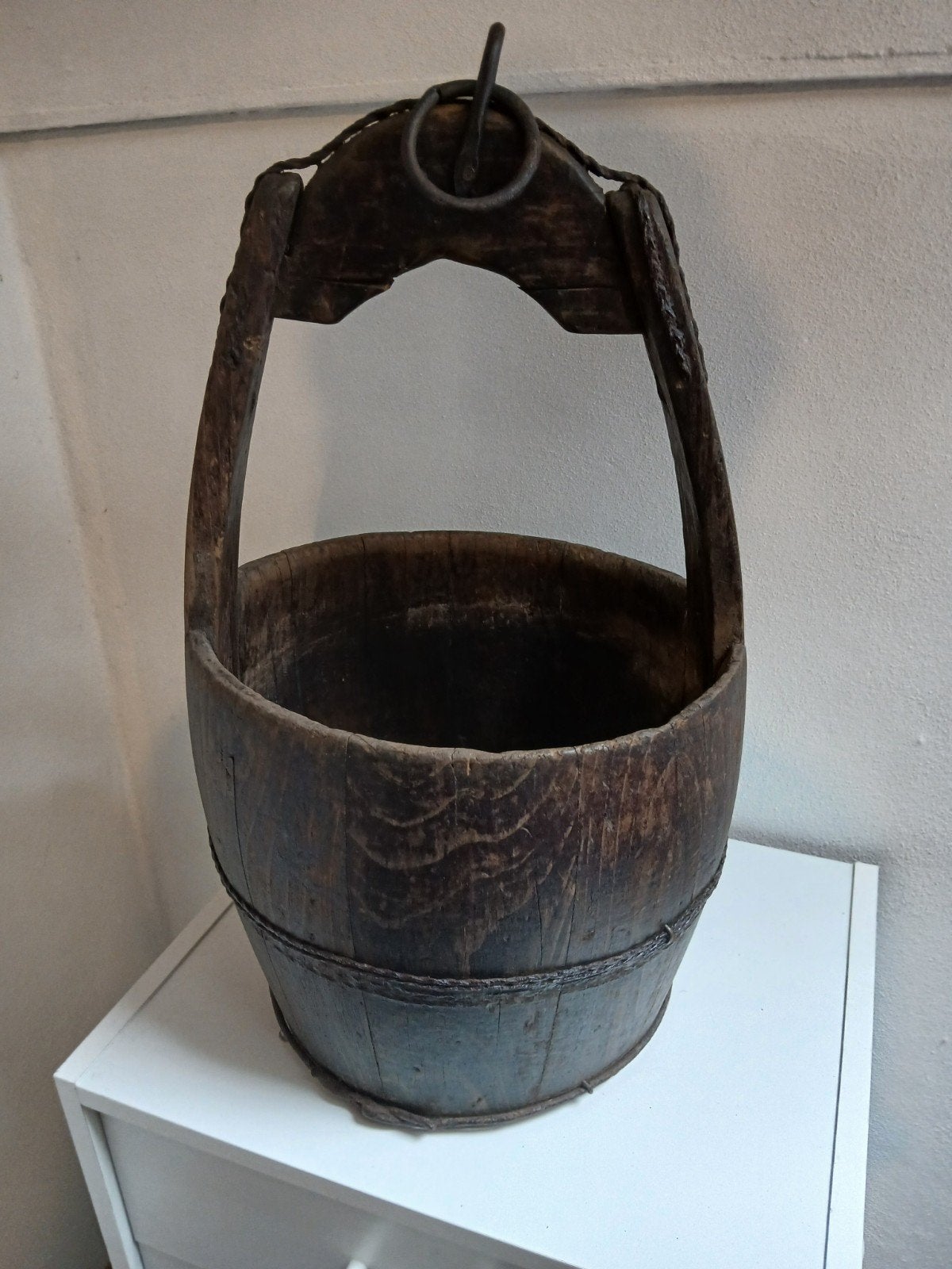 Houten emmer, Ophalen