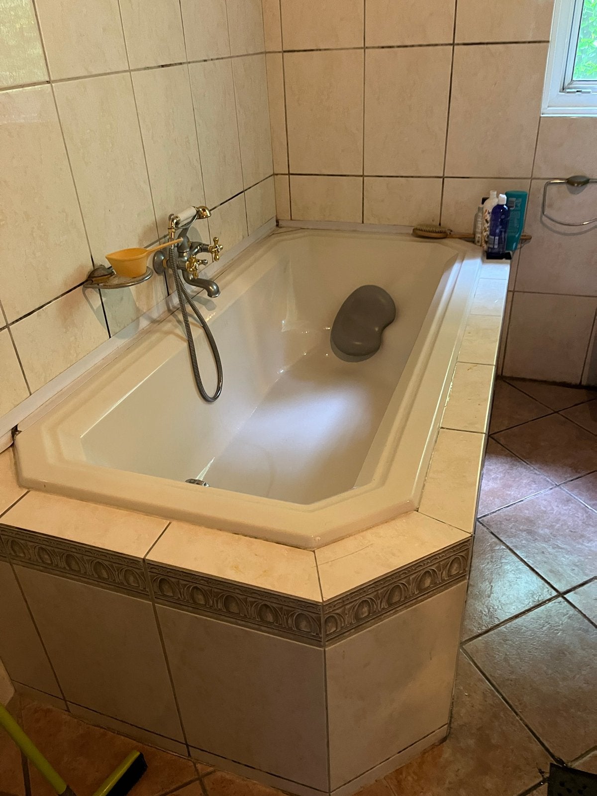 Gratis Complete badkamer: Bad, Douche, Wastafels, Bidet, Huis en Inrichting, Badkamer | Complete badkamers, Ophalen, Gebruikt