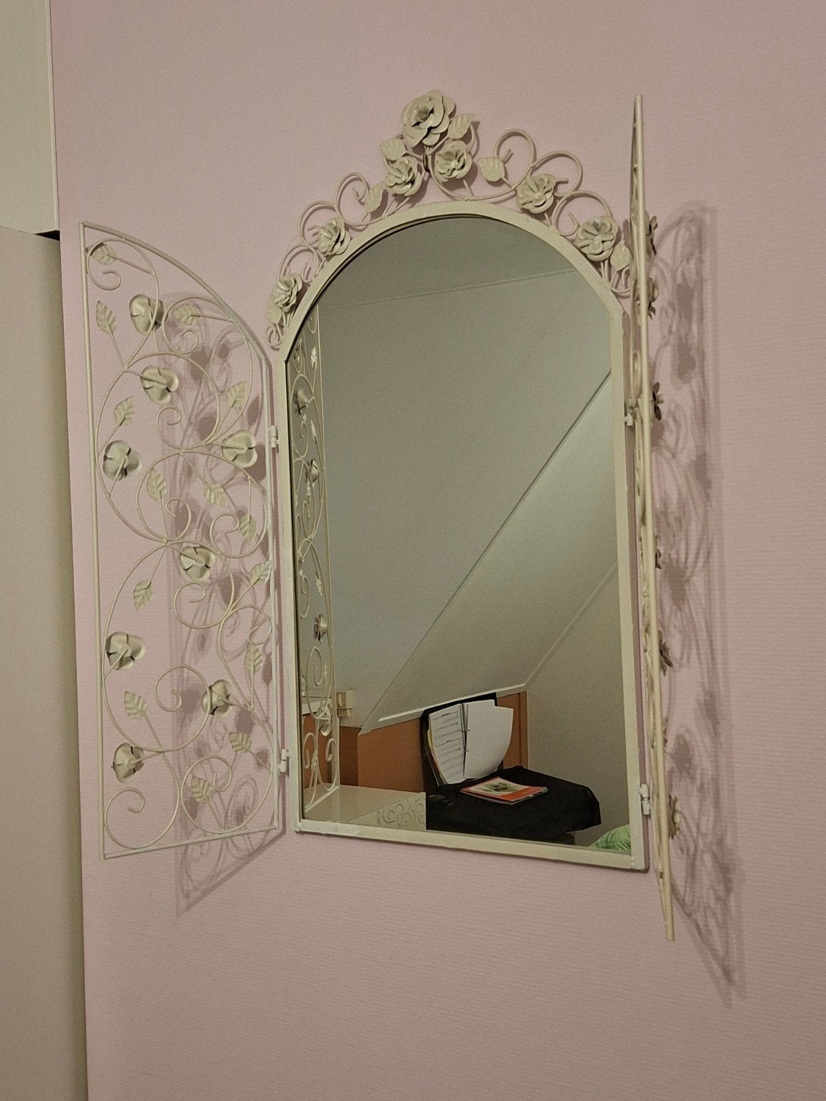 Decoratieve spiegel met smeedijzeren luiken, Ophalen, Zo goed als nieuw, Overige vormen, 50 tot 75 cm