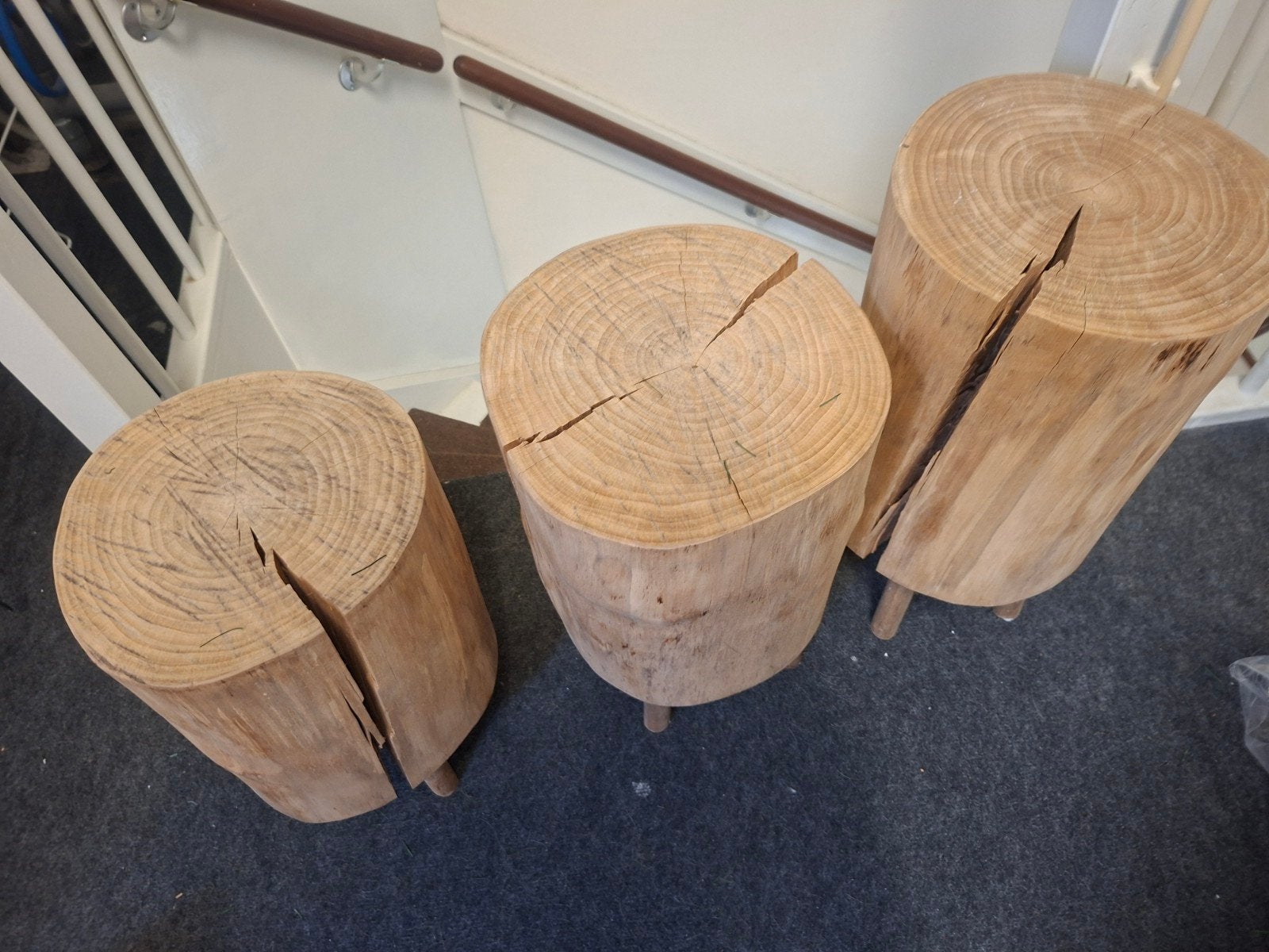 Boomstam bijzettafel / kruk - 3 stuks TEAB, Ophalen, Hout, Gebruikt, Landelijk