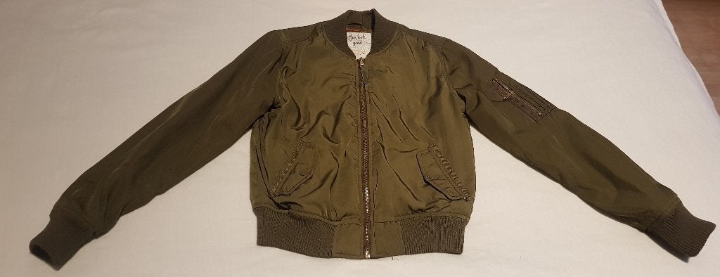 Bershka bomberjack leger groen maat s jack jasje jas jassen, Verzenden, Bershka, Jasje, Maat 36 (S)