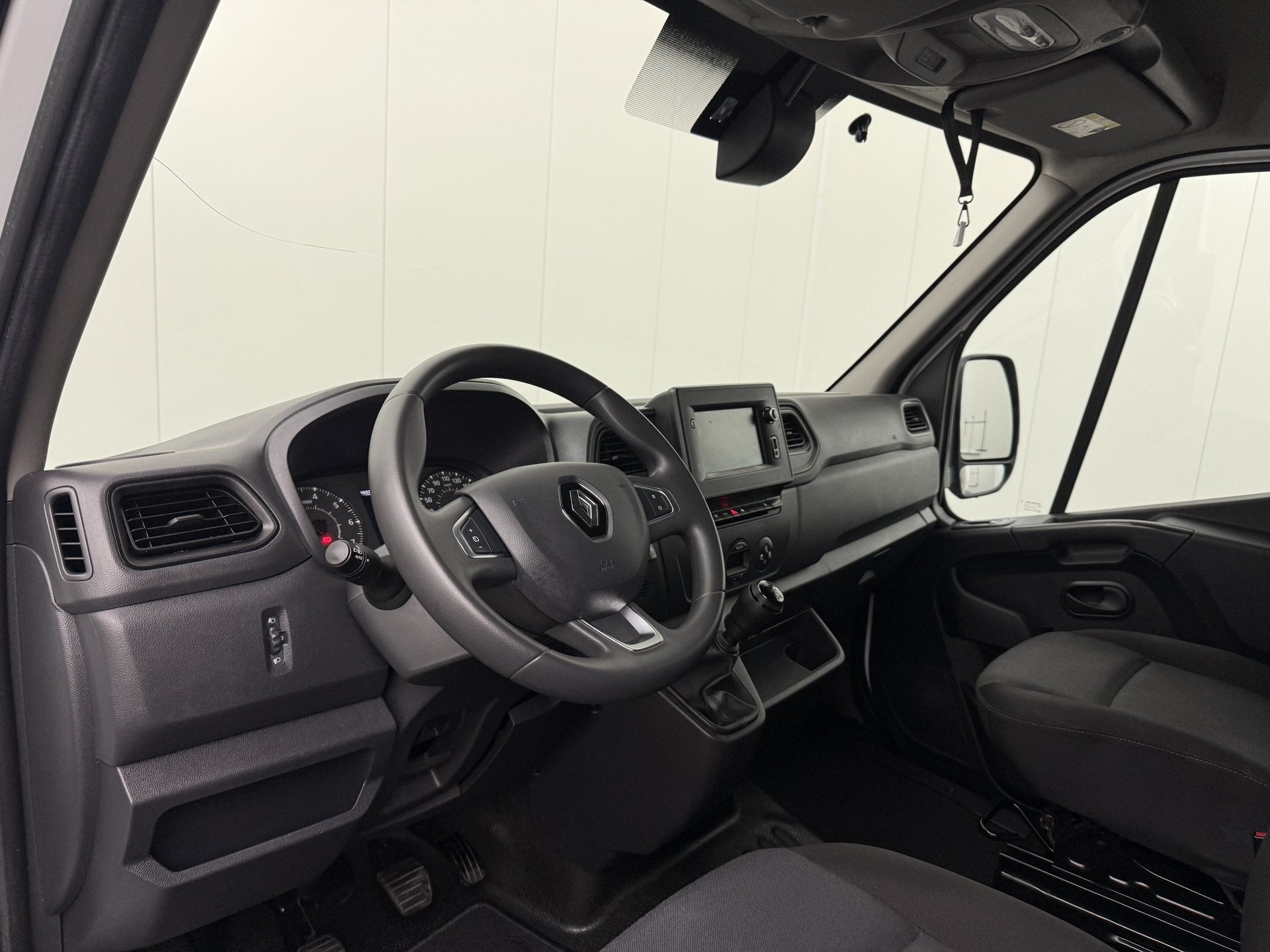 Renault Master 2.3DCi 165PK Bakwagen+Laadklep | 2.35 Hoog |, Voorwielaandrijving, Dealer onderhouden, Euro 6, 4 cilinders
