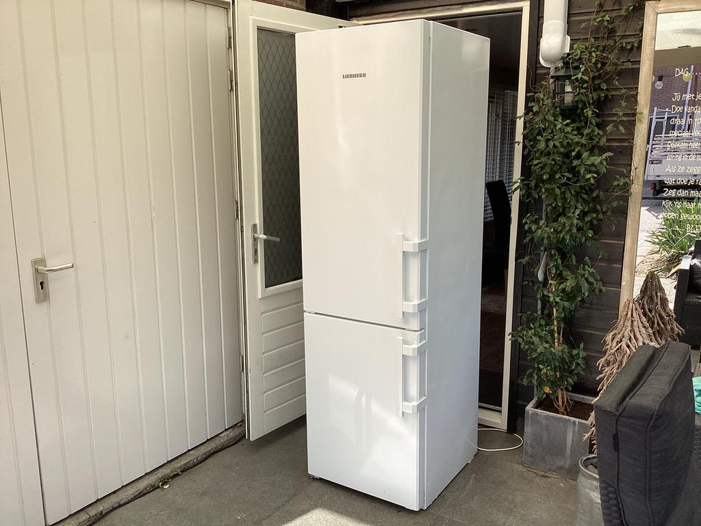 Liebherr Koelvriescombinatie No frost Wit 201,5x60x67cm, 200 liter of meer, Met aparte vriezer, Zo goed als nieuw, 160 cm of meer
