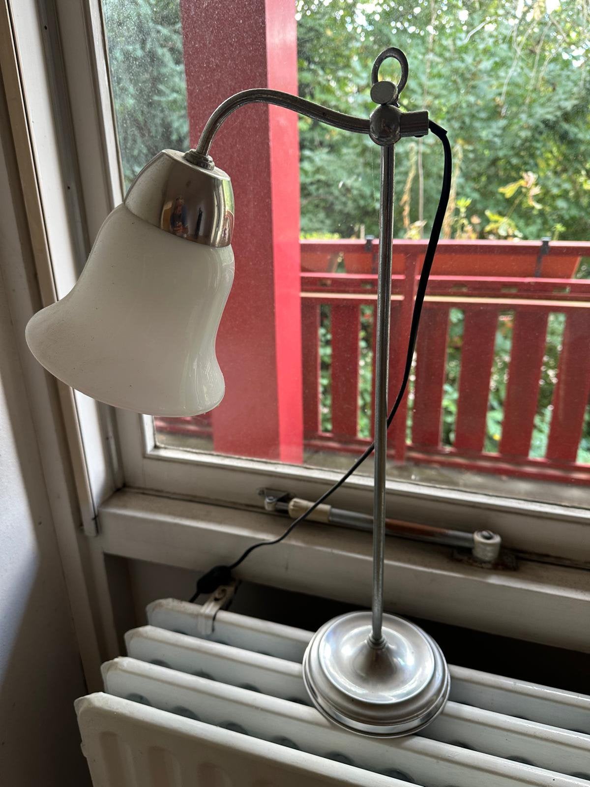 Te koop : Horlogemakers lampje , melkglas, 55cm hoog, Ophalen, Zo goed als nieuw