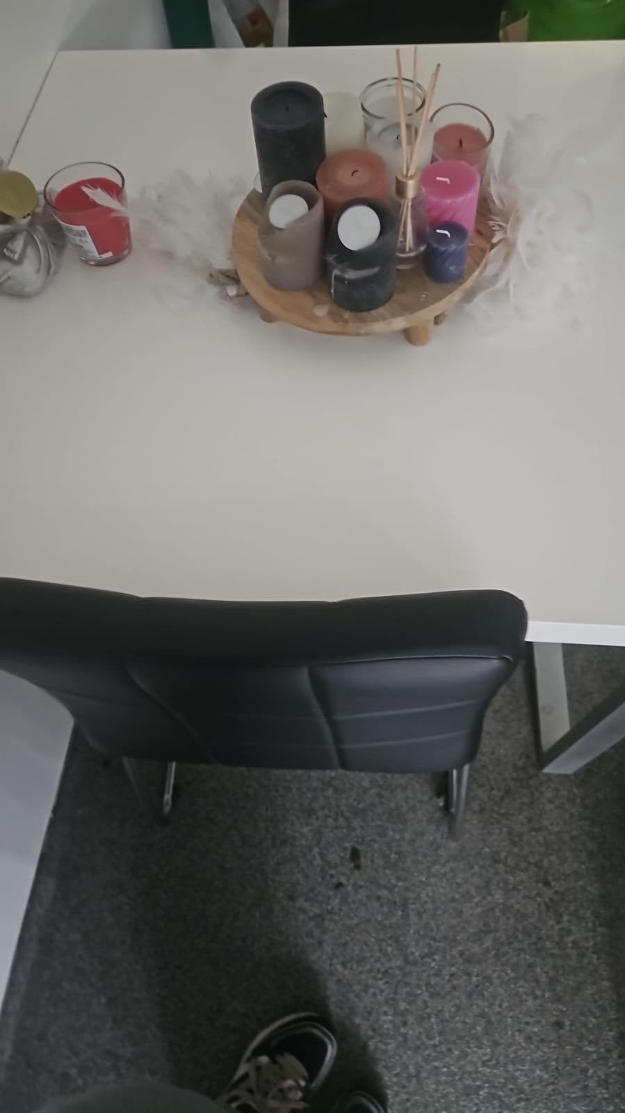 Foto 7 van Complete Hoogglans Witte Meubelset met Eettafel en Salontafe