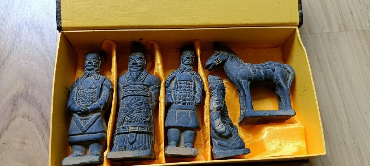 Vintage Chinese Terracottaleger Beeldjes, Minder dan 20 cm, Ophalen of Verzenden, Handgemaakt, Steen of Keramiek