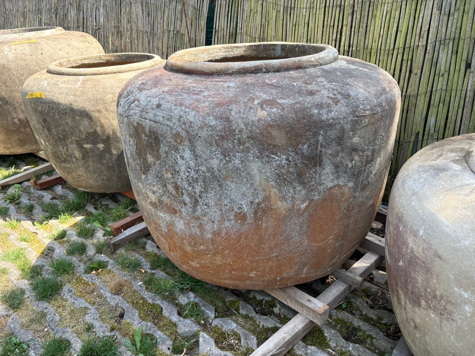 Robuuste oude XXL pot uit Indonesië, Ophalen, Steen, Gebruikt, 40 cm of meer