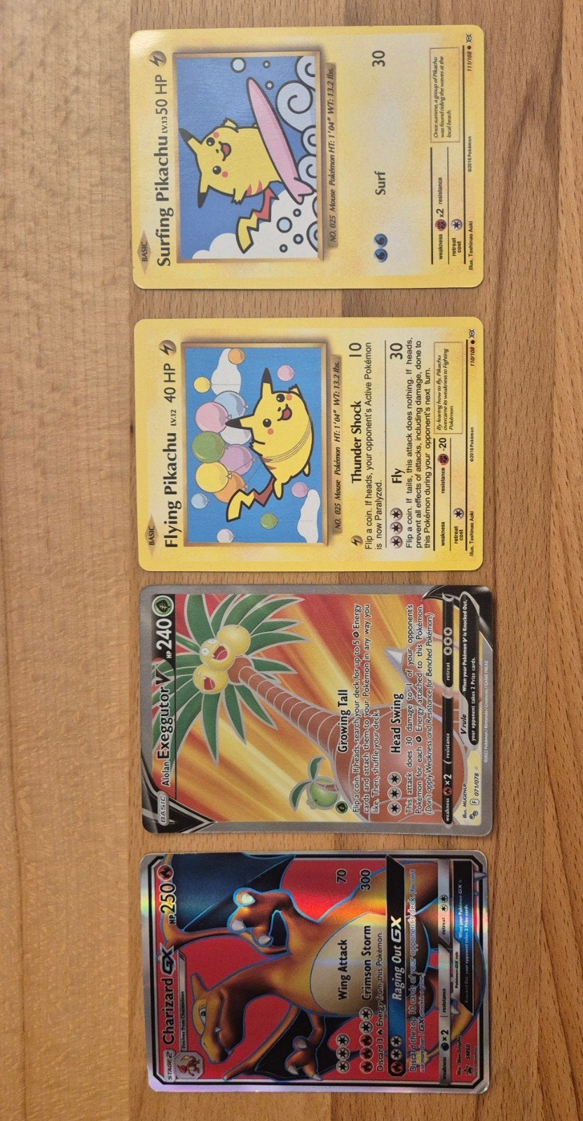 Pokémon Kaarten: Charizard GX, Alolan Exeggutor V, Pikachu