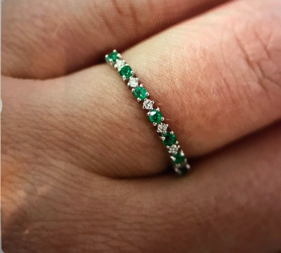14 karaat fijn witgouden ring met smaragden en diamanten, 19 tot 20, Wit, Ophalen of Verzenden, Zo goed als nieuw