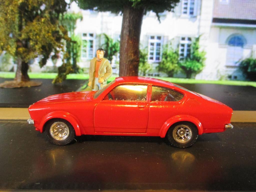 1/43 Opel Kadett C Coupé GTE - Solido / Verem rood, Ophalen of Verzenden, Zo goed als nieuw, Auto, Overige merken