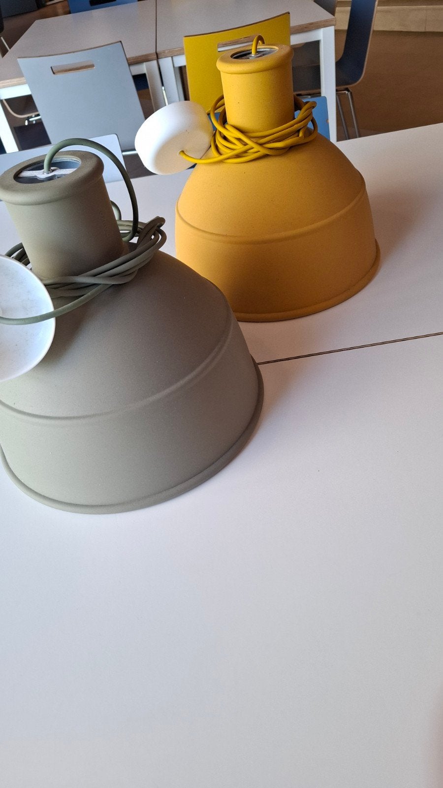 Moderne hanglampen - Set van 2 (geel en grijs), Ophalen of Verzenden, Zo goed als nieuw, Overige materialen, Modern