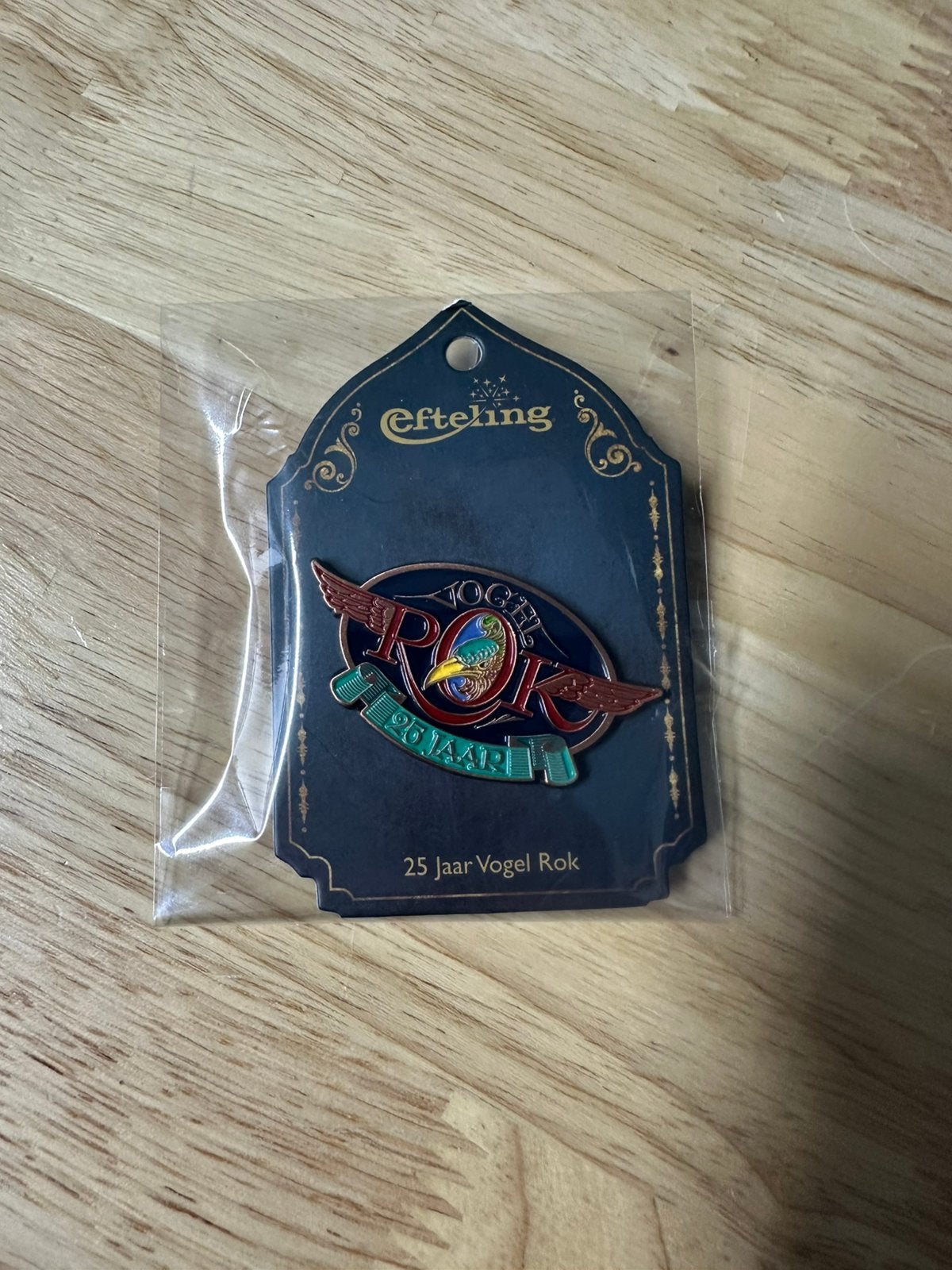 Efteling pin vogel rok, Verzamelen, Ophalen of Verzenden, Zo goed als nieuw, Button of Speldje