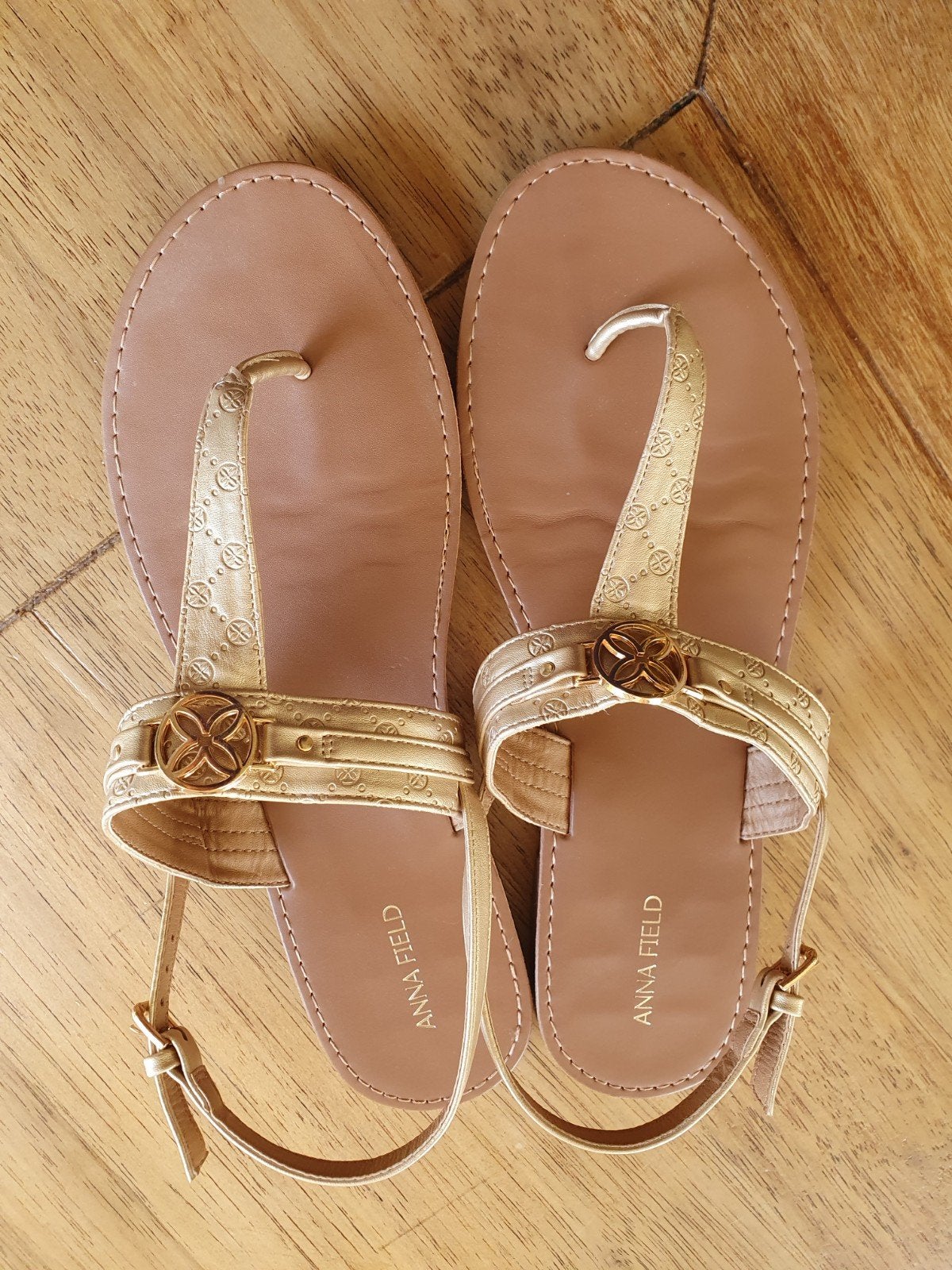 slippers / sandalen goud maat 43, Ophalen, Anna Field, Overige kleuren, Nieuw