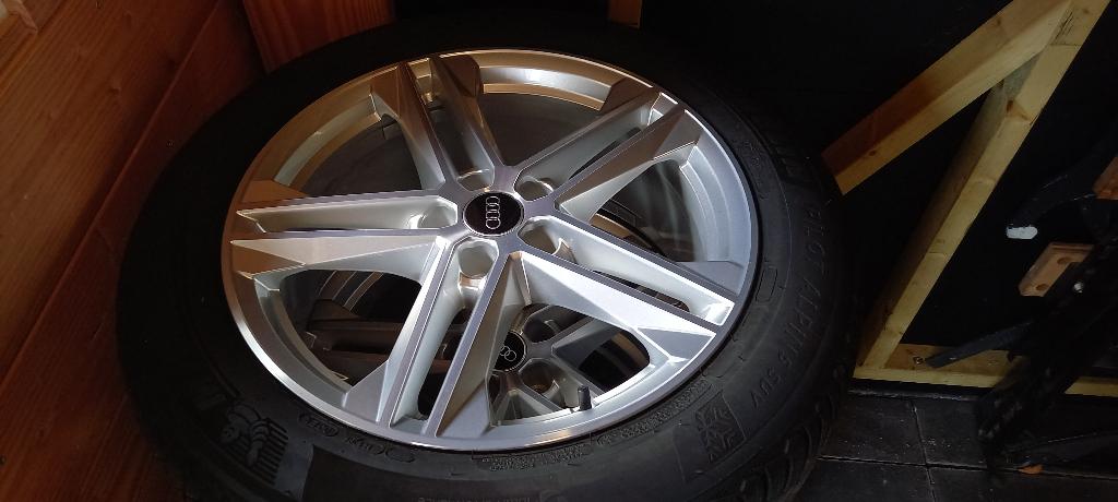 Winterwielen Origineel Audi, Banden en Velgen, Nieuw, Winterbanden, 235 mm